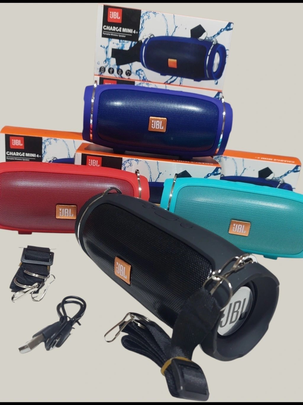 Parlante tipo jbl charge mini 4+ con correa